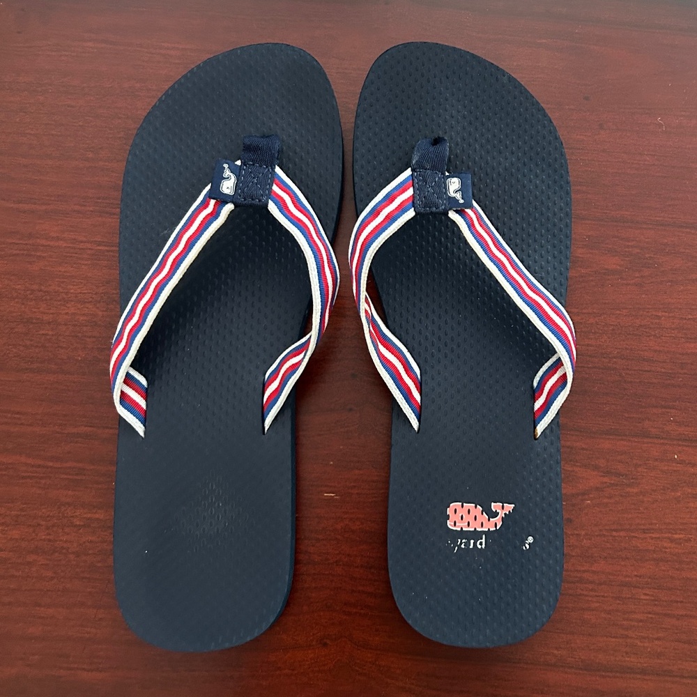 Womens Vineyard Vines flip flops - size 7